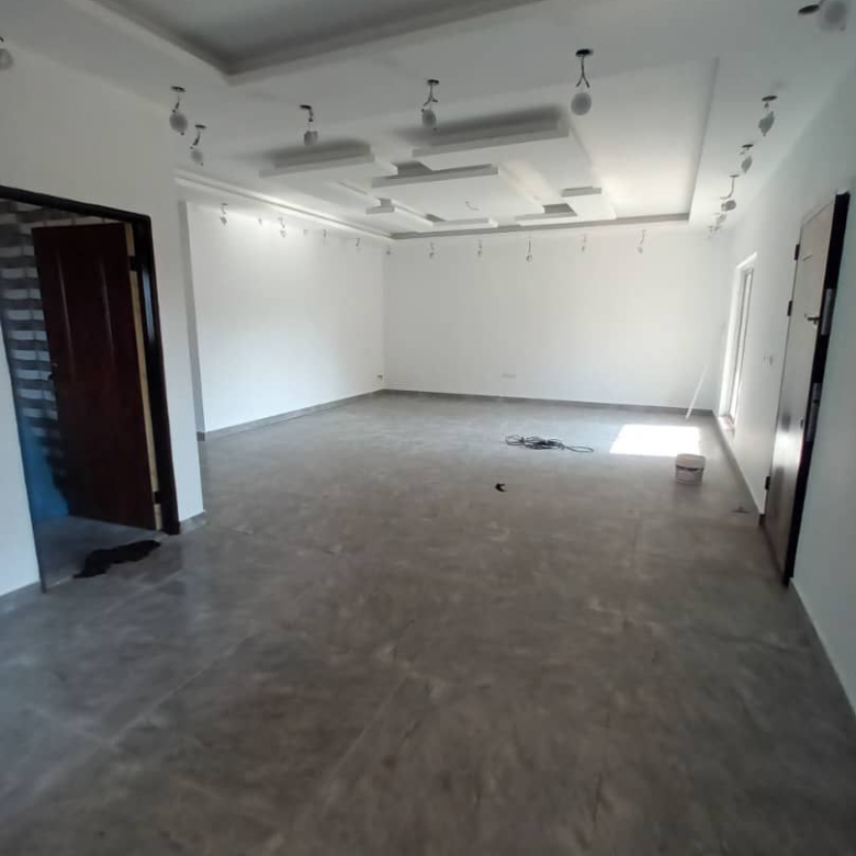 ویلا نوساز نیم پیلوت در سرخرود متراژ زمین: ۶۰۰ متر متراژ بنا: ۱۲۰ متر نمای سالن