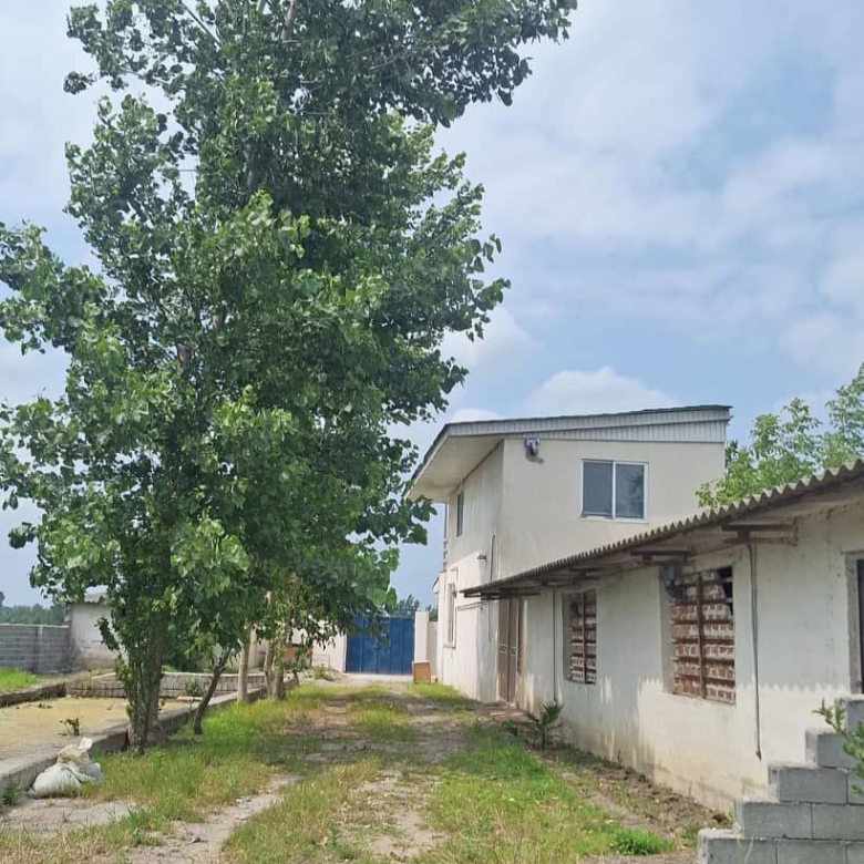 نمای ورودی و دروازه خانه‌باغ سنددار