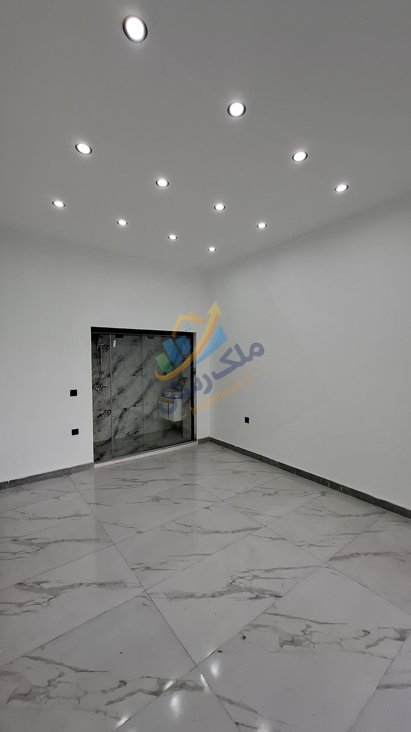 photo_10_2025-12-29_03-53-55 ویلای مدرن لاکچری داخل شهرک با روف اختصاصی، سه خواب مستر و ویوی همزمان ساحل و جنگل نمای اتاق