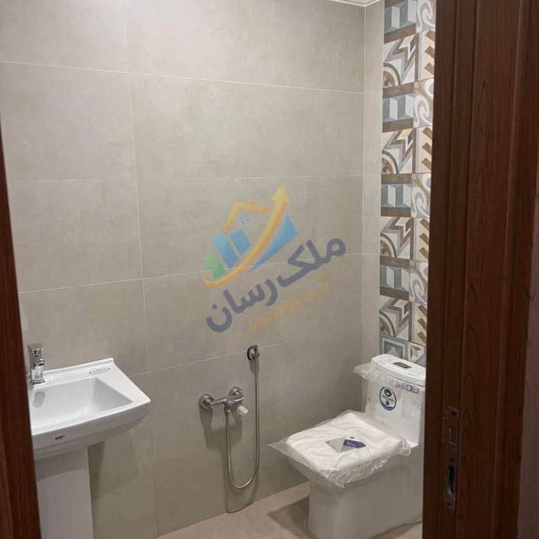ویلا تریبلکس نوساز با ساحل اختصاصی ۶۰۰ متر زمین ۳۰۰ متر بنا ۵ خواب مستر لوکس پلاک یک با دید کامل دریای خزر