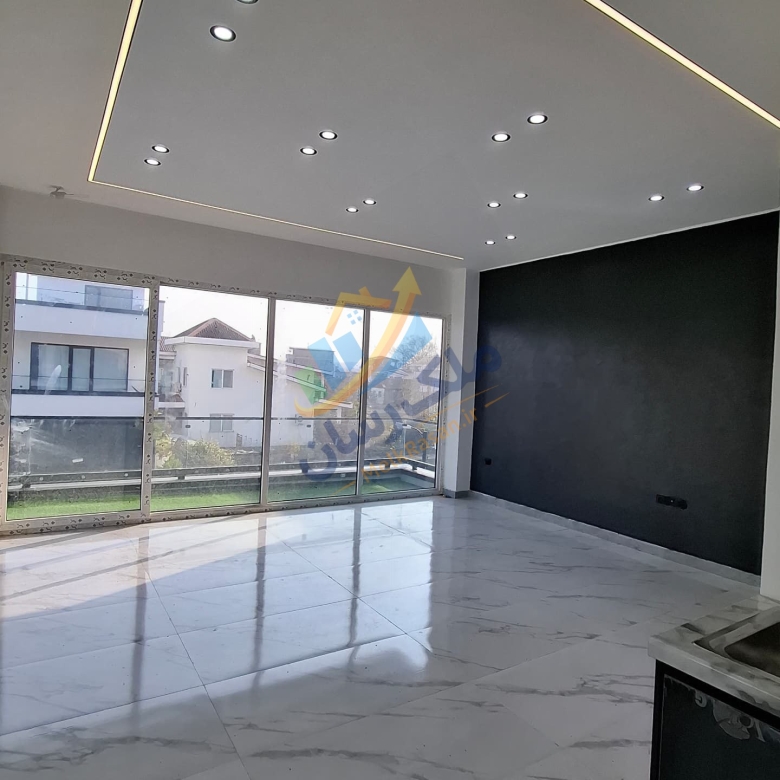 ویلای مدرن لاکچری داخل شهرک با روف اختصاصی، سه خواب مستر و ویوی همزمان ساحل و جنگل نمای سالن