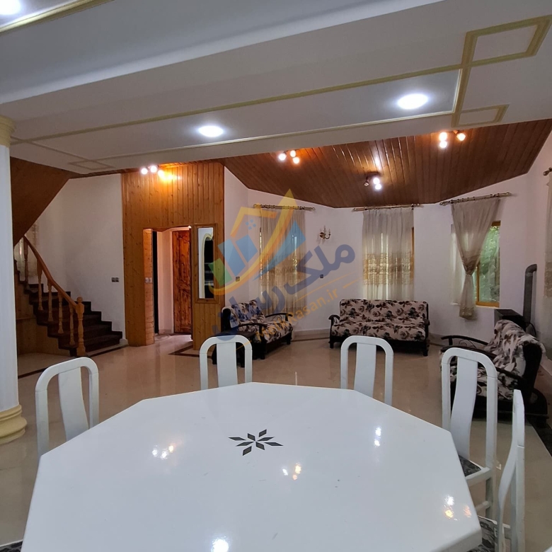 ویلاباغ دوبلکس جنگلی در نوشهر با ۴۸۰ متر زمین، ۲۰۰ متر بنا، ۳ خواب، باغ مرکبات و دسترسی ۳۰۰ متری به ساحل نمای سالن