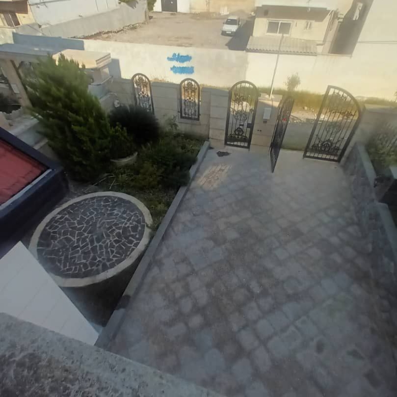ویلا باغ در سرخرود متراژ زمین: ۳۱۰ متر متراژ بنا: ۱۶۶ متر ۲ خواب نمای حیاط