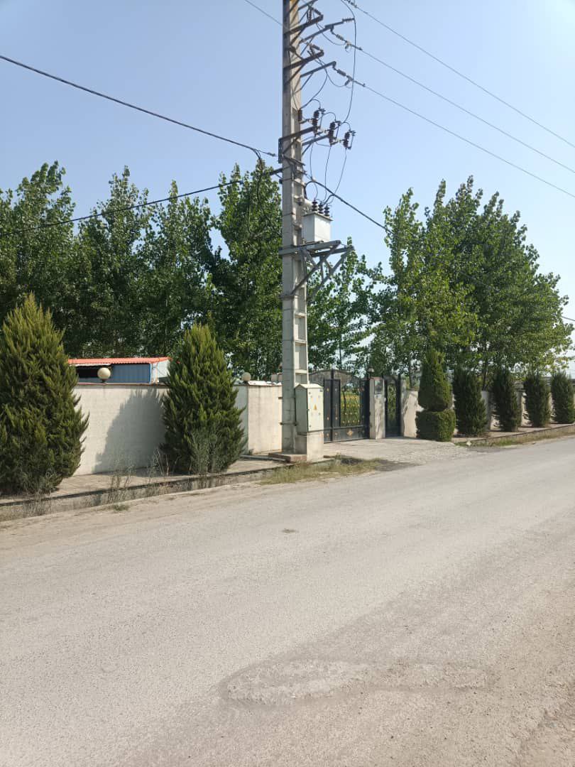 ویلا نوساز نیم پیلوت در سرخرود متراژ زمین: ۶۰۰ متر متراژ بنا: ۱۲۰ متر نمای کوچه