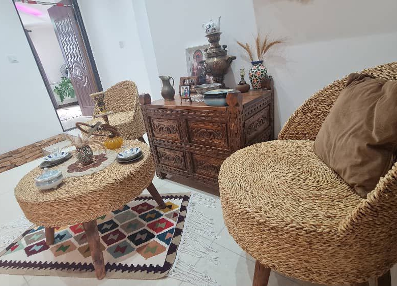 متراژ زمین: ۵۰۰ مترمربع ویلا باغ نیم پیلوت در جاده آمل به سرخرود متراژ بنا: ۱۷۰ مترمربع نوع بنا: ویلاباغ شخصی‌ساز تعداد خواب: ۳ خواب، هر دو مستر نمای مبل حصیری در سالن