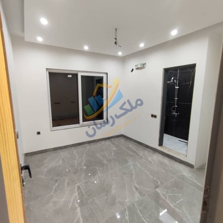 ویلا دوبلکس روف‌دار شخصی‌ساز در سرخرود حیاط سنگ‌فرش و پارکینگ سه خودرو نمای بیرونی ویلای کلیدنخورده روف اختصاصی ویلای دوبلکس نزدیک خانه‌دری