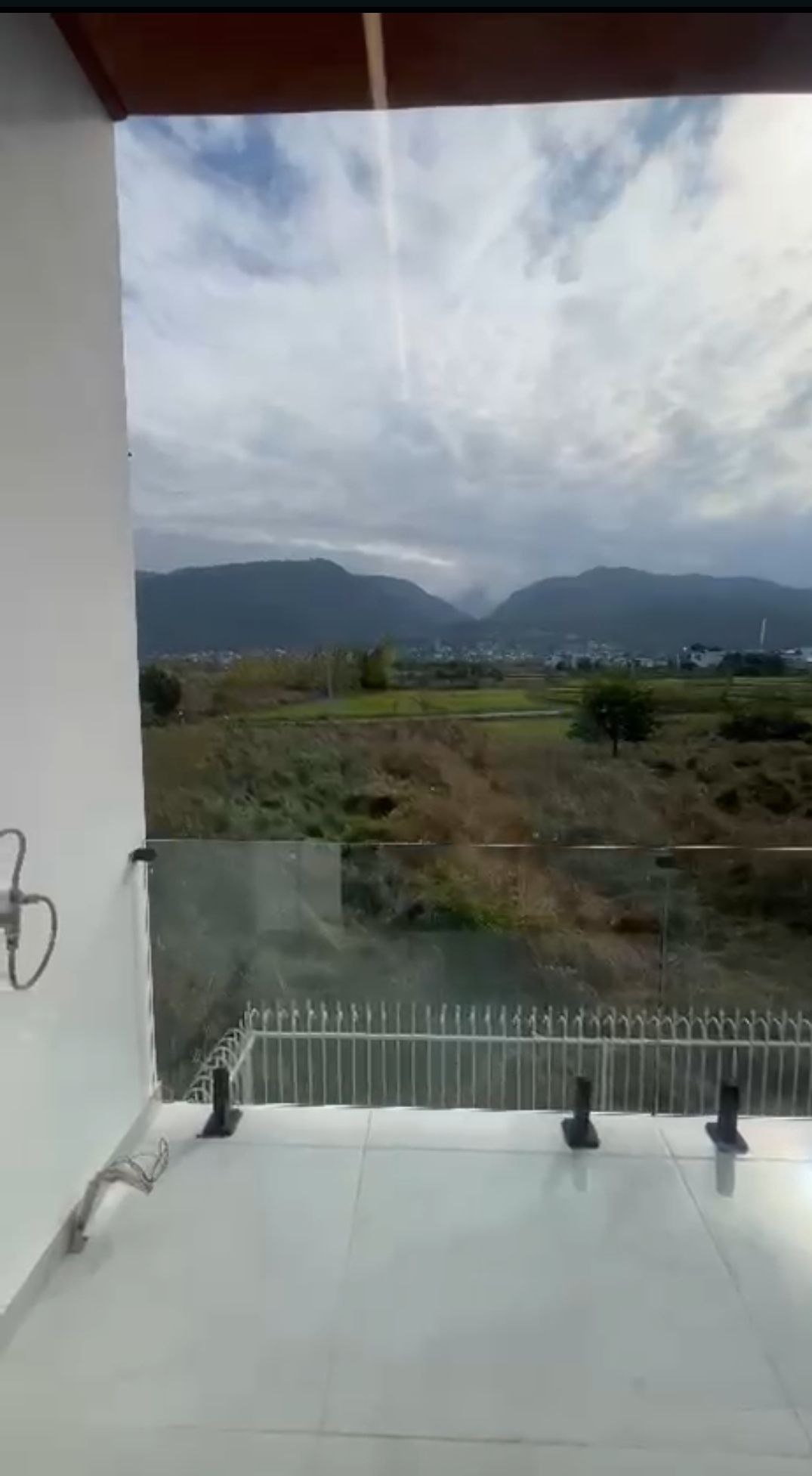 ویلا هوشمند تریبلکس نما مدرن با روف گاردن در نوشهر زمین: ۳۳۳ مترمربع بنای ویلا: ۳۴۲ مترمربع اتاق خواب: ۴ خواب مستر نمای جنگل از ویلا
