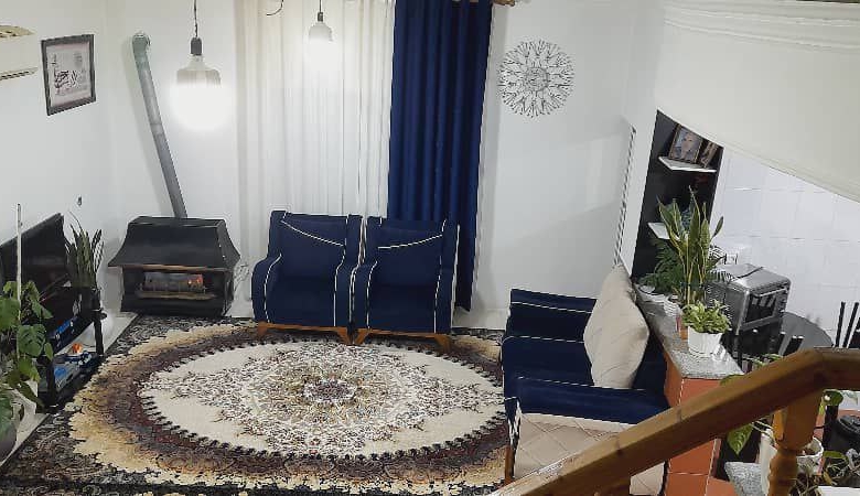 ویلا نیم‌پیلوت در شمال جاده آمل به سرخرود زمین به مساحت ۱۸۱ مترمربع بنا ۱۲۰ مترمربع نمای سالن