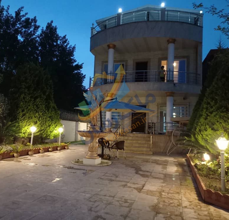 ویلا تریبلکس سقف چوبی در سرخرود، نوار ساحلی، ۳۴۰ متر زمین، ۲۰۵ متر بنا، سه خواب، بهارخواب، سند تک‌برگ و پایان‌کار نمای ویلا
