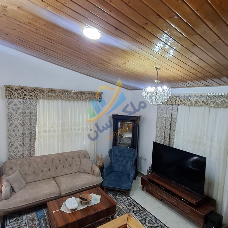 ویلای دوخوابه بازسازی‌شده داخل شهرک با ۳۰۰ متر زمین، ۱۴۰ متر بنا و ویو کوه جنگلی نمای اتاق