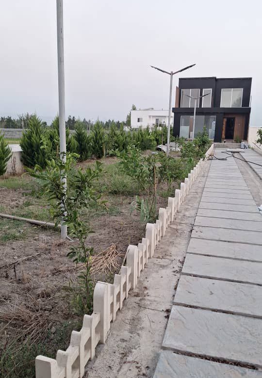 ویلا باغ مدرن در اوجی‌آباد | جاده آمل به سرخرود زمین به مساحت ۶۲۰ مترمربع بنای دوبلکس به متراژ ۱۲۰ مترمربع ۲ خواب نورگیر نمای حیاط و ویلا