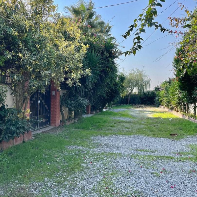 ویلای نیم‌پیلوت خوش‌نشین در جاده آمل به سرخرود با دو خواب نمای کوچه و در ویلا