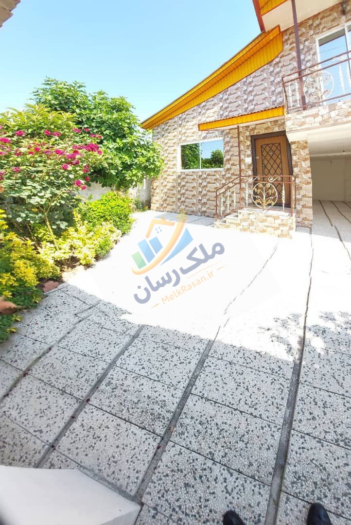 نمای بیرونی ویلا نیم‌پیلوت دو خوابه سرخرود