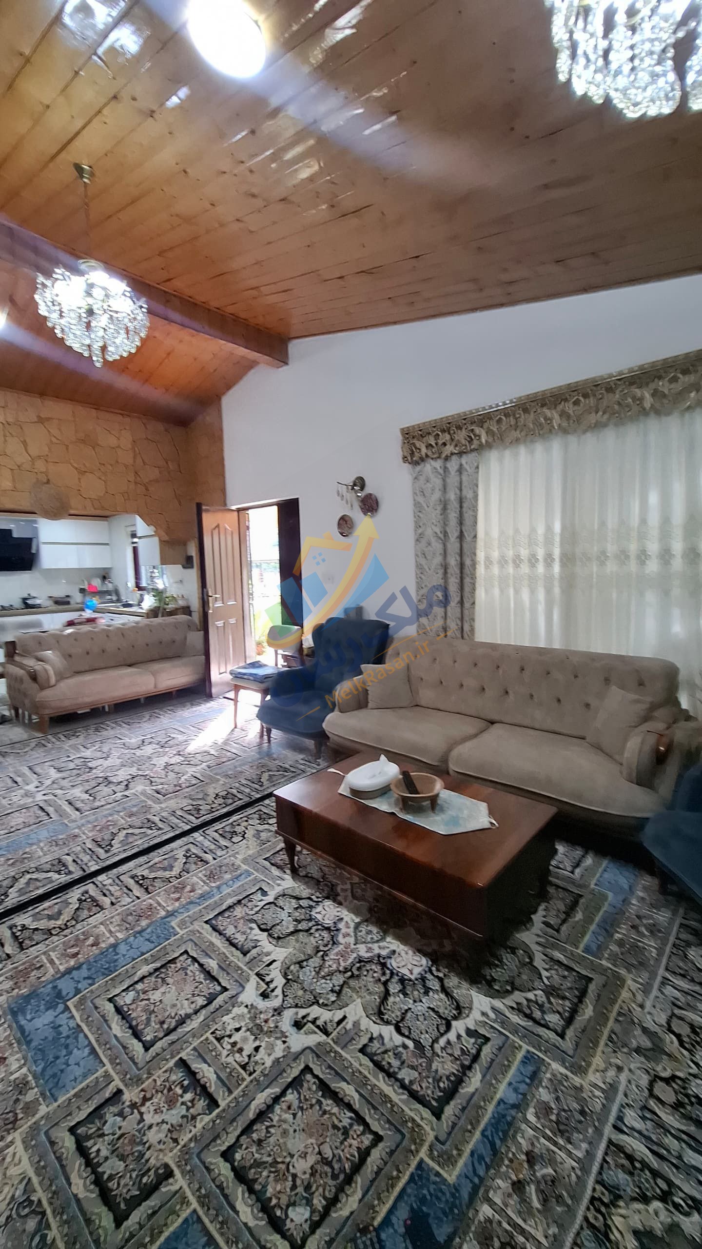 ویلای دوخوابه بازسازی‌شده داخل شهرک با ۳۰۰ متر زمین، ۱۴۰ متر بنا و ویو کوه جنگلی نمای اتاق