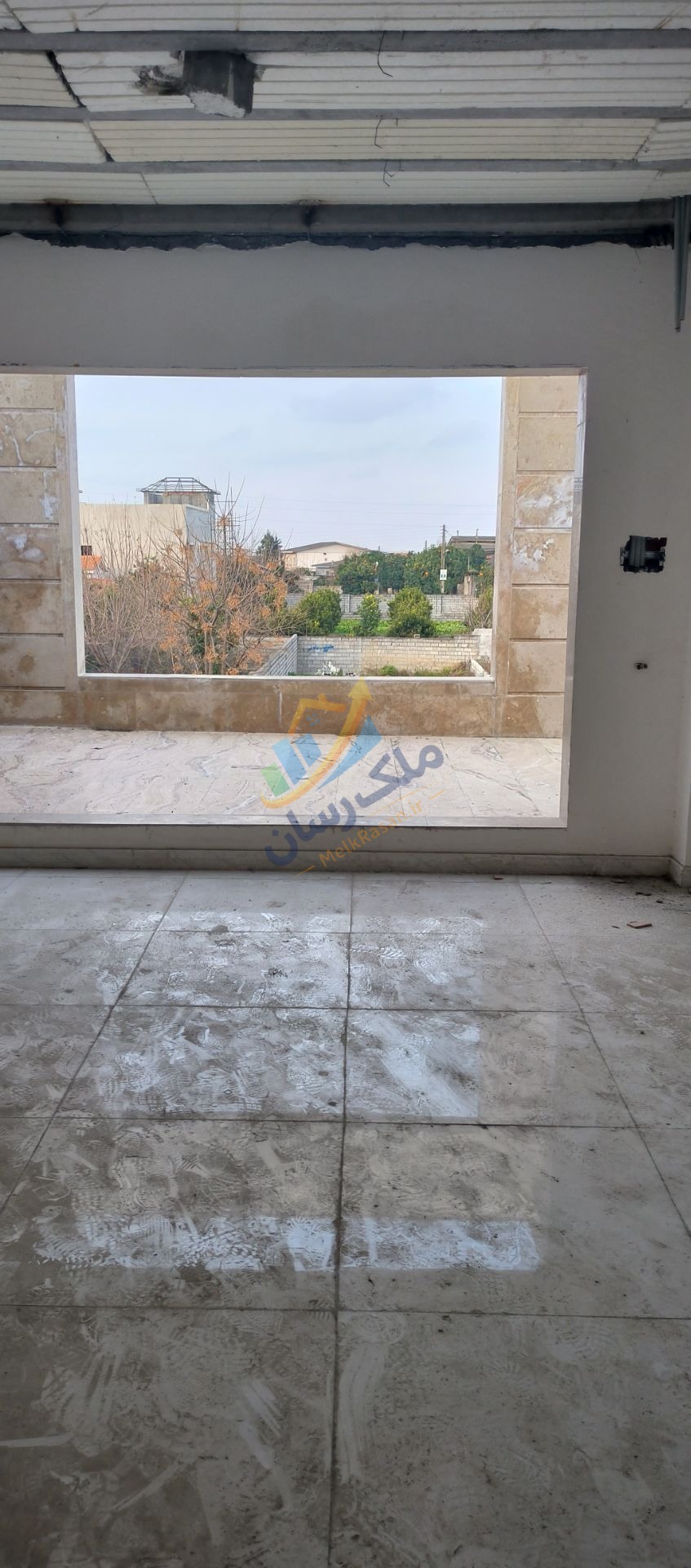 ویلا دوبلکس نما سنگی 220 متر زمین 250 متر بنا سه خوابه با روف گاردن در آمل جاده اوجی آباد