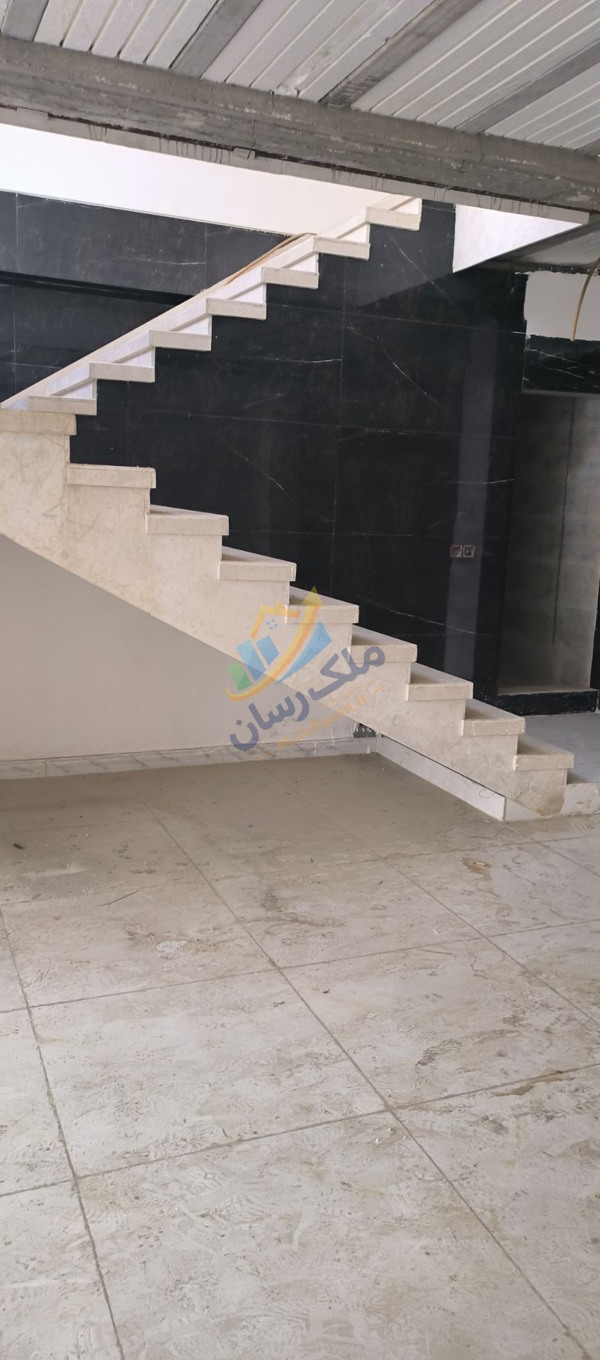 ویلا دوبلکس نما سنگی 220 متر زمین 250 متر بنا سه خوابه با روف گاردن در آمل جاده اوجی آباد