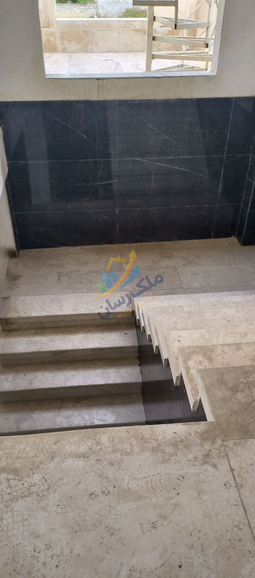 ویلا دوبلکس نما سنگی 220 متر زمین 250 متر بنا سه خوابه با روف گاردن در آمل جاده اوجی آباد
