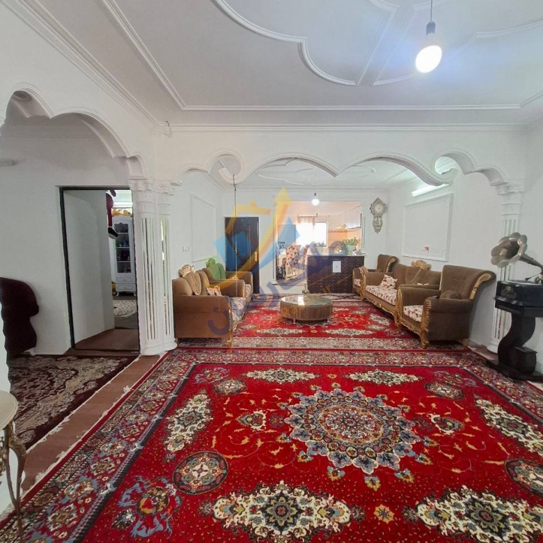 ویلا باغ سرمایه‌گذاری ۱۳۰۰ متری در سرخرود با سند مسکونی و زمین بزرگ