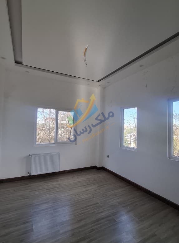 ویلای دوبلکس نما مدرن در نوشهر با ۲۳۰ متر زمین و ۲۷۰ متر بنا، روف‌گاردن و تراس با ویوی ابدی کوه، جنگل و ساحل نمای اتاق