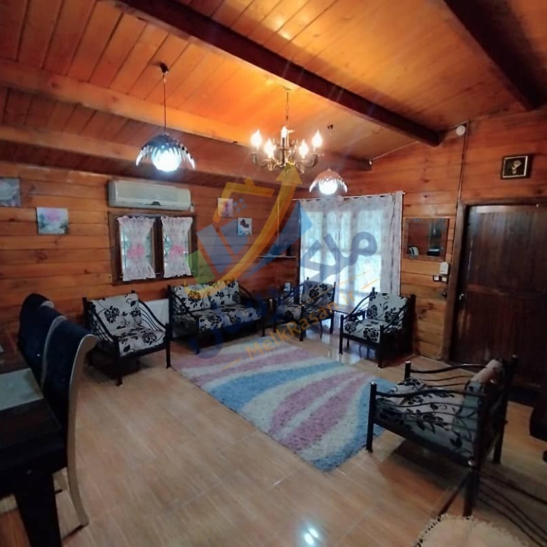 ویلای فلت چوبی نوشهر با ۲۴۰ متر زمین و ۸۰ متر بنا، دو خواب و فول فرنیش نمای سالن