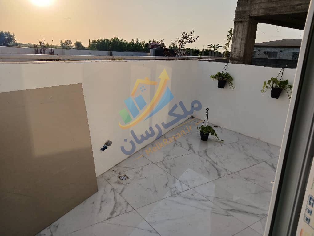 ویلای فلت نما مدرن در آمل با ۱۴۰ متر زمین و ۱۰۰ متر بنا، دو خواب مستر و سازه مهندسی‌ساز نمای تراس