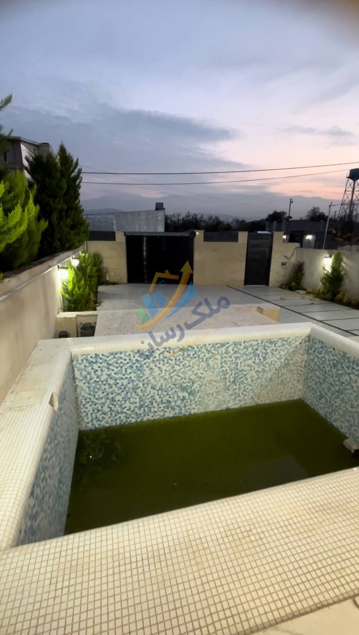 photo_1_2026-01-03_22-30-15 ویلا تریبلکس استخردار در منطقه جنگلی هراز آمل با ۲۵۰ متر زمین و ۲۱۰ متر بنا، ۳ خواب مستر با کمد دیواری، استخر روباز حرفهای نمای استخر