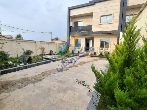 ویلای دوبلکس نوساز نما سنگی در سرخرود با ۲۰۰ متر زمین و ۱۵۰ متر بنا، ۳ خواب مستر نمای ویلا