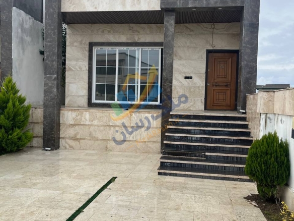 ویلای فلت جنگلی در آمل با ۲۵۰ متر زمین و ۱۴۰ متر بنا، سه خواب مستر، شهرکی با نگهبانی و مدارک کامل نمای ویلا