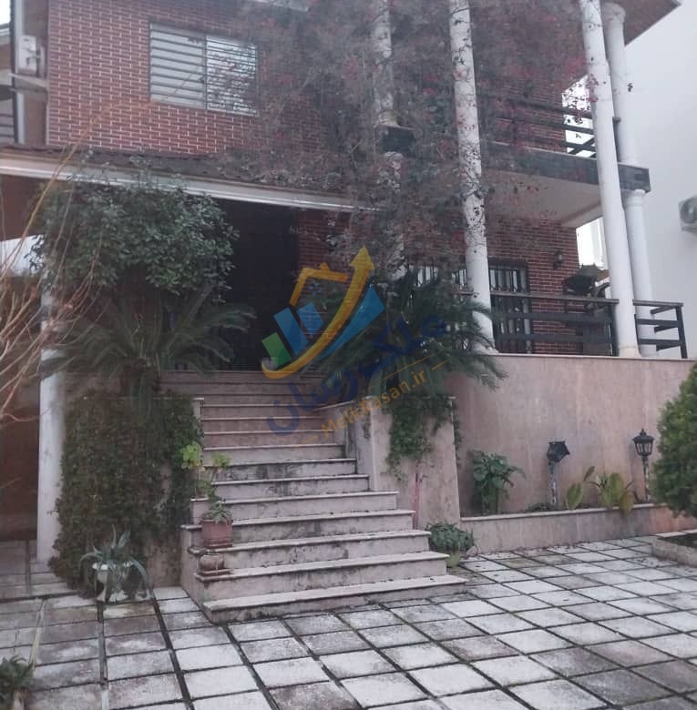 ویلای دوبلکس جنگلی در نوشهر با ۲۷۰ متر زمین و ۲۰۰ متر بنا، لوکیشن عالی و جواز ساخت نمای ویلا