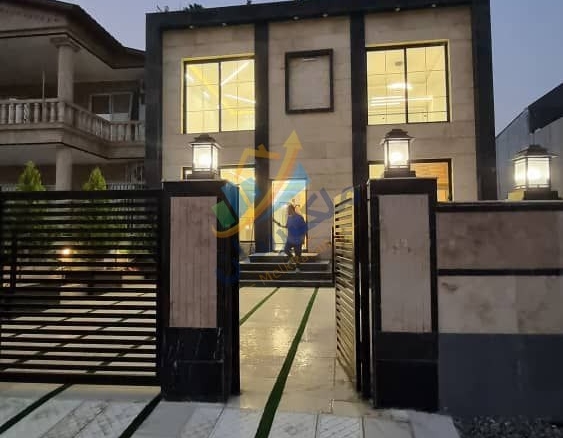  ویلا دوبلکس مدرن در چمستان علی‌آباد، ۲۳۸ متر زمین و ۲۷۰ متر بنا با سه خواب، دو مستر و ویو جنگلی نمای ویلا