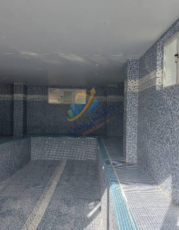 ویلاباغ دوبلکس استخردار در نوشهر بندپی با ۷۰۰ متر زمین و ۴۰۰ متر بنا، ۳ خواب مستر، ویوی ابدی کوه و جنگل، داخل شهرک با نگهبانی نمای استخر