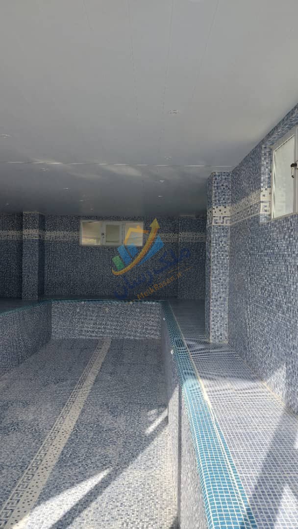 ویلاباغ دوبلکس استخردار در نوشهر بندپی با ۷۰۰ متر زمین و ۴۰۰ متر بنا، ۳ خواب مستر، ویوی ابدی کوه و جنگل، داخل شهرک با نگهبانی نمای استخر