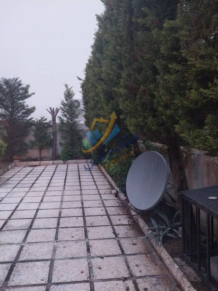 ویلای دوبلکس جنگلی در نوشهر با ۲۷۰ متر زمین و ۲۰۰ متر بنا، لوکیشن عالی و جواز ساخت نمای حیاط