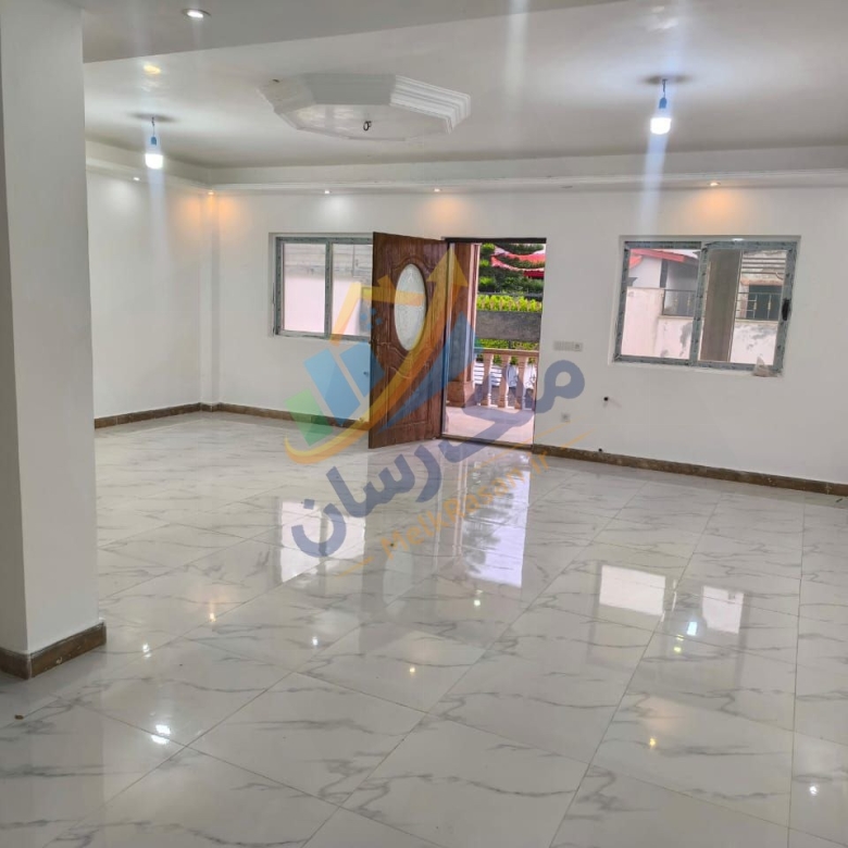 ویلا فلت نما سنگی در جاده آمل به سرخرود شهرک صالحی با ۱۷۰ متر زمین و ۹۵ متر بنا نمای سالن