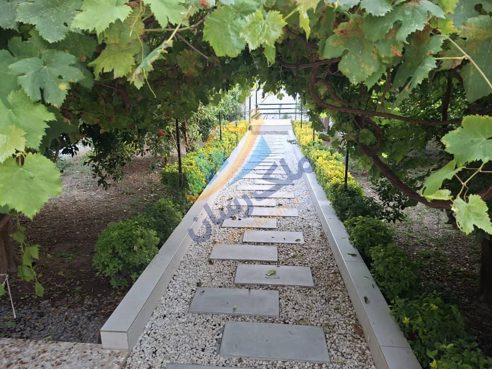 ویلاباغ ۵۵۰ متری سنددار با حیاط‌سازی زیبا در جاده آمل به بابل، منطقه جنگلی، ۸۰ متر بنا نمای حیاط