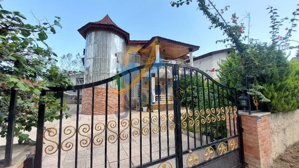 ویلا دوبلکس ویلایی در سیسنگان با ۷۰۰ متر زمین و ۳۰۰ متر بنا، ویوی ابدی جنگل نمای ویلا