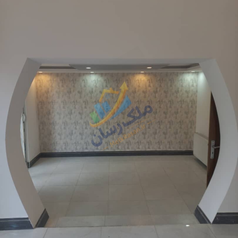 ویلای نیم‌پیلوت نما سنگی در آمل به سرخرود با ۲۲۰ متر زمین و ۲۱۰ متر بنا، سه خواب مستر و پلاک اول شهرک نمای سالن