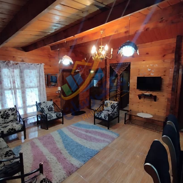 ویلای فلت چوبی نوشهر با ۲۴۰ متر زمین و ۸۰ متر بنا، دو خواب و فول فرنیش نمای سالن