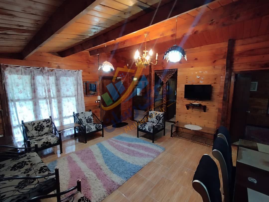 ویلای فلت چوبی نوشهر با ۲۴۰ متر زمین و ۸۰ متر بنا، دو خواب و فول فرنیش نمای سالن