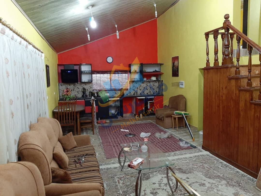 photo_4_2026-01-01_03-03-11 ویلای نیمپیلوت در سرخرود جاده دریا با ۲۲۰ متر زمین و ۱۳۰ متر بنا، سه خواب مستر و حیاط سرسبز نمای سالن