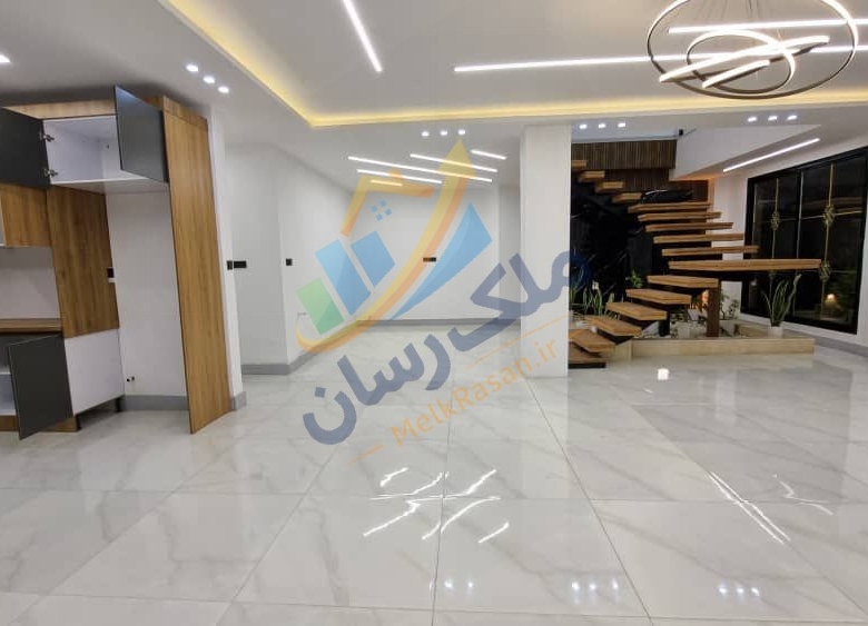  ویلا دوبلکس مدرن در چمستان علی‌آباد، ۲۳۸ متر زمین و ۲۷۰ متر بنا با سه خواب، دو مستر و ویو جنگلی نمای سالن