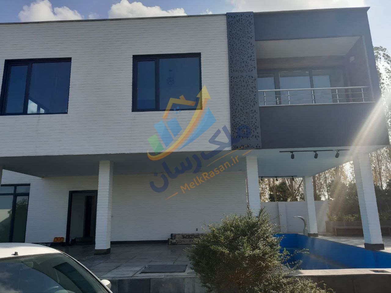 photo_5_2026-02-01_00-49-39 ویلا باغ دوبلکس نما مدرن در سرخرود زردآب با ۵۴۰ متر زمین و ۲۶۰ متر بنا، سه خواب مستر و استخر چهارفصل نمای ویلا