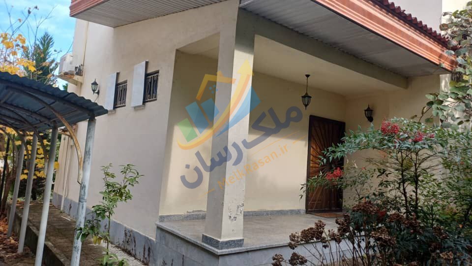 ویلا دوبلکس شهرکی در نوشهر با ۲۷۰ متر زمین و ۲۰۰ متر بنا، ویوی ابدی جنگل و موقعیت پایه کوه نمای ویلا