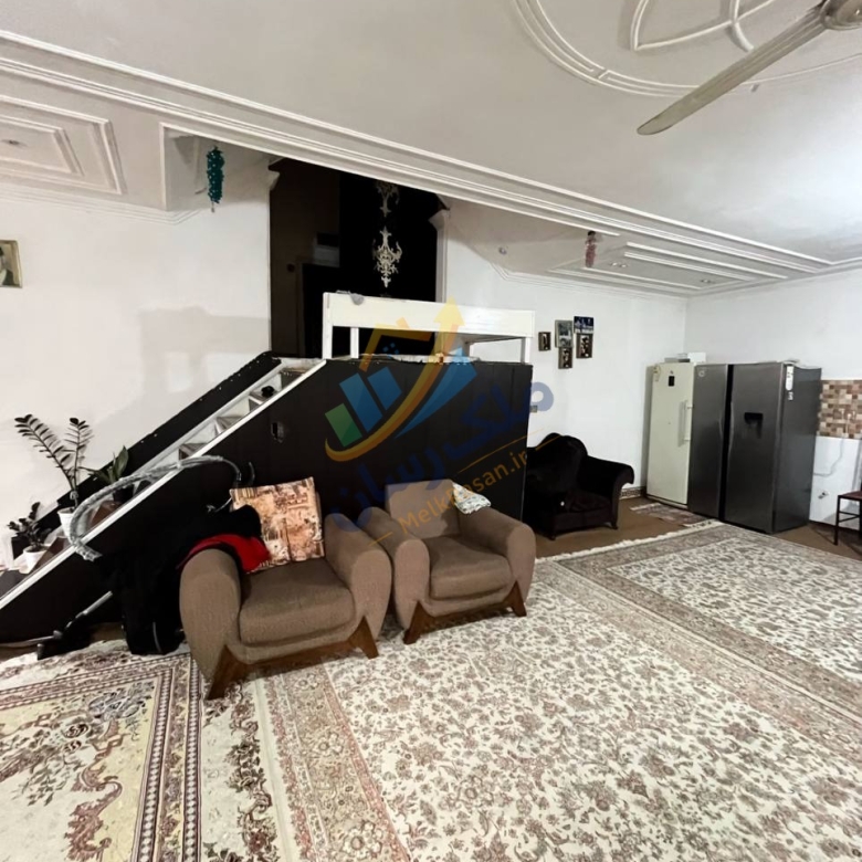 ویلاباغ نیم‌پیلوت در جاده دریا سرخرود با ۴۵۰ متر زمین و ۱۴۰ متر بنا، دو خواب مستر و سند شش‌دانگ عرصه و اعیان نمای سالن