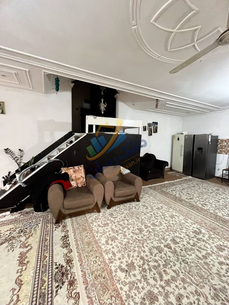 ویلاباغ نیم‌پیلوت در جاده دریا سرخرود با ۴۵۰ متر زمین و ۱۴۰ متر بنا، دو خواب مستر و سند شش‌دانگ عرصه و اعیان نمای سالن