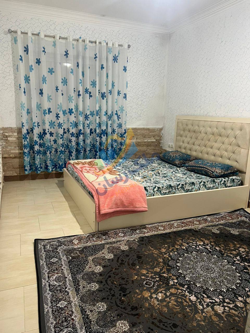 ویلای فلت جاده دریا با ۱۸۰ متر زمین و ۱۰۰ متر بنا، دو خواب مستر و قرارگیری در بافت مسکونی نمای اتاق