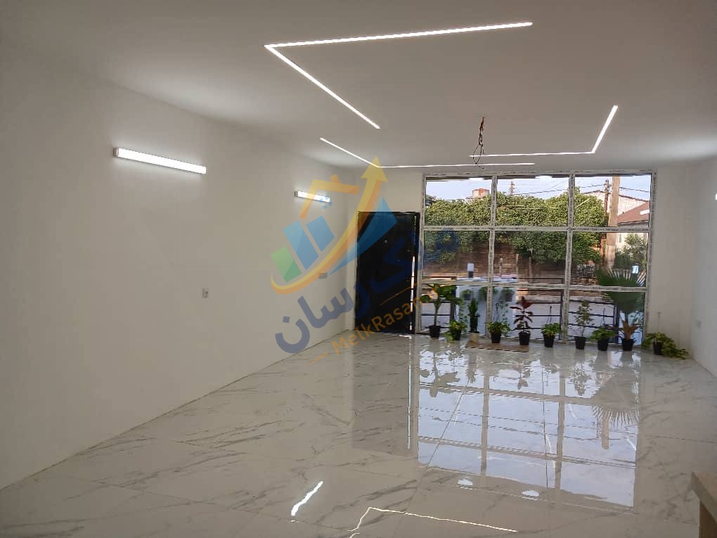ویلای فلت نما مدرن در آمل با ۱۴۰ متر زمین و ۱۰۰ متر بنا، دو خواب مستر و سازه مهندسی‌ساز نمای سالن