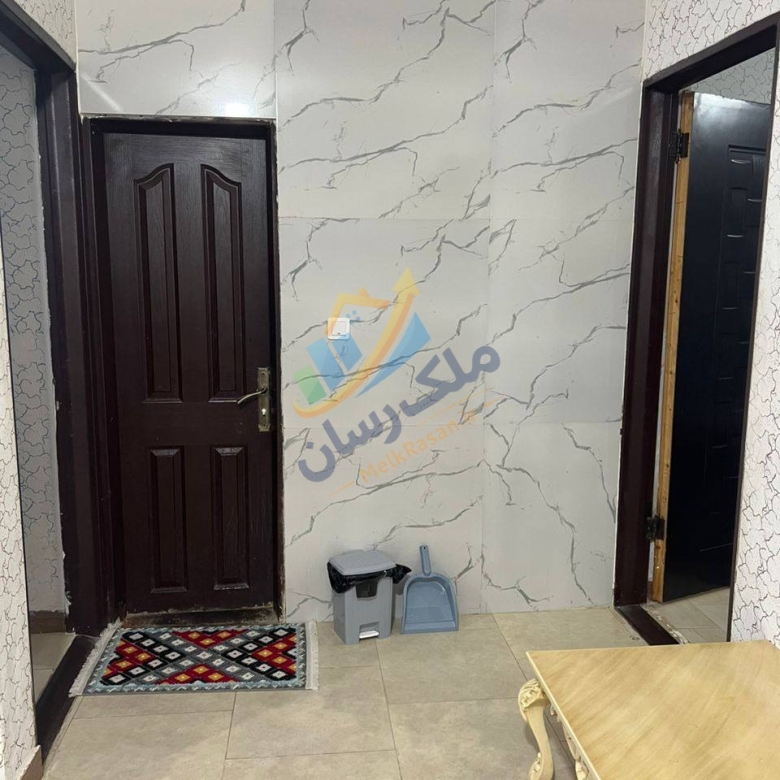 ویلای فلت جاده دریا با ۱۸۰ متر زمین و ۱۰۰ متر بنا، دو خواب مستر و قرارگیری در بافت مسکونی نمای اتاق