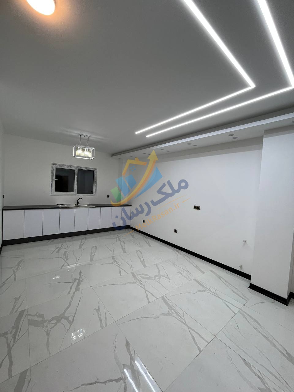 photo_9_2026-01-03_22-30-15 ویلا تریبلکس استخردار در منطقه جنگلی هراز آمل با ۲۵۰ متر زمین و ۲۱۰ متر بنا، ۳ خواب مستر با کمد دیواری، استخر روباز حرفهای نمای آشپزخانه