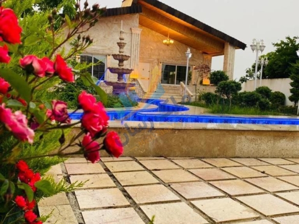 ویلای لوکس استخردار در علوی‌کلا سرخرود با ۷۰۰ متر زمین، محوطه‌سازی حرفه‌ای، آبشار سنگی و برکه